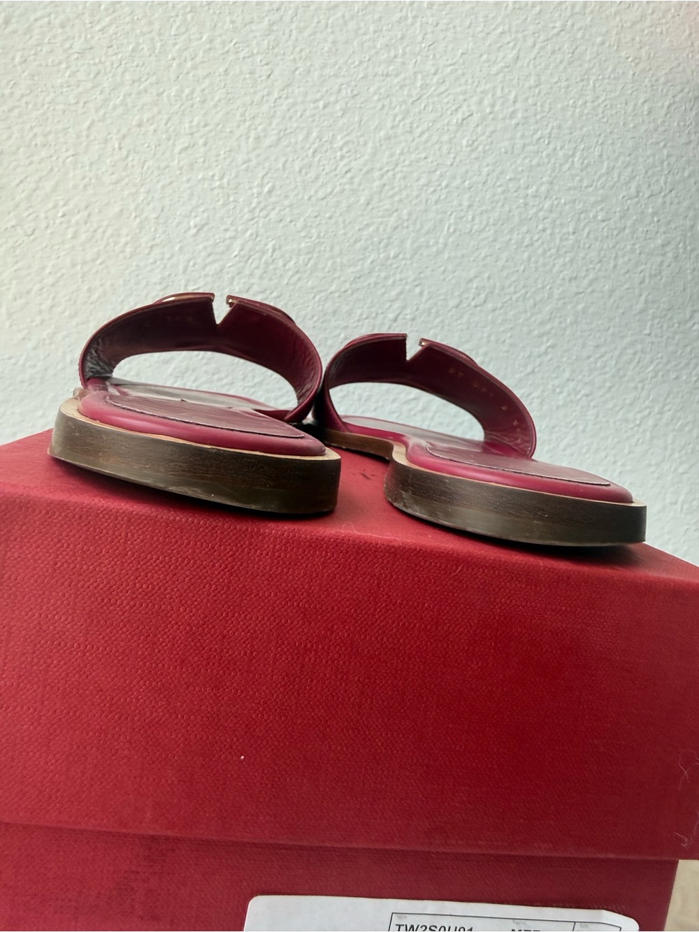 Authentic Valentino Garavani Burgundy Leather V-Logo Slide Mules - Picture 9 of 15